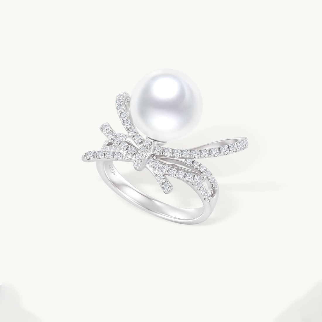 18K Gold GIA Vivid Venus South Sea White Pearl Ring: This ring is meticulously crafted in 18K gold, set with a GIA Vivid Venus grade South Sea white pearl, showcasing the natural luster and elegance of the pearl. The round shape of the pearl complements