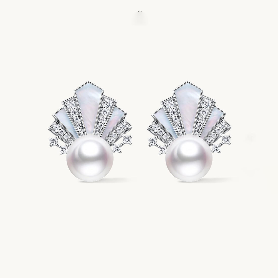 18K Gold Akoya Pearl Stud Earrings: These stud earrings are meticulously crafted in 18K gold, paired with elegant Akoya pearls, showcasing a perfect blend of nobility and elegance. The lustrous round pearls add a touch of luxury to the 