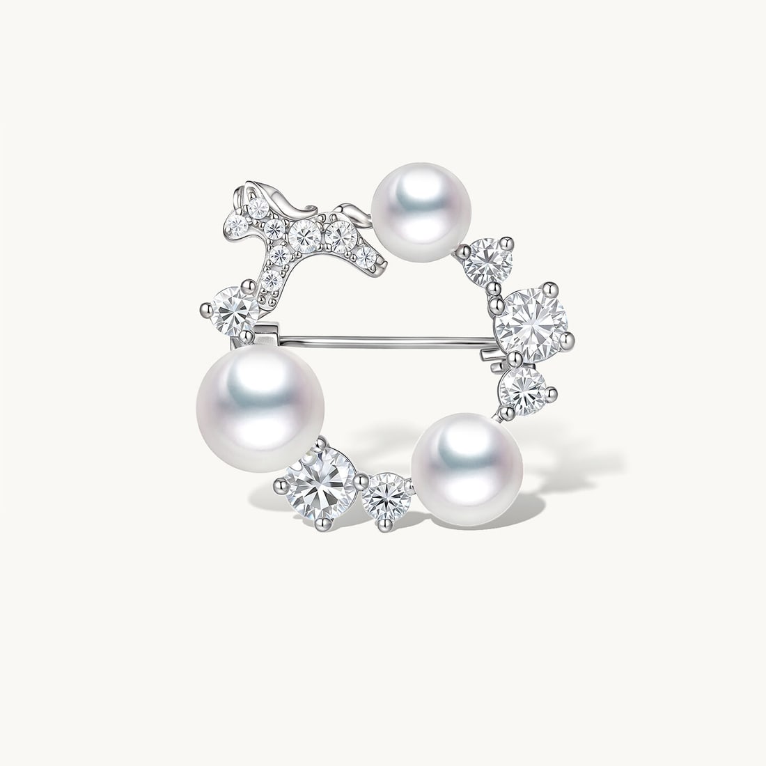 S925 Silver Akoya Pearl Brooch: This brooch showcases the natural luster of Akoya pearls with an elegant design, complemented by exquisite moissanite settings, exuding noble charm. The S925 silver material adds a touch of classic al