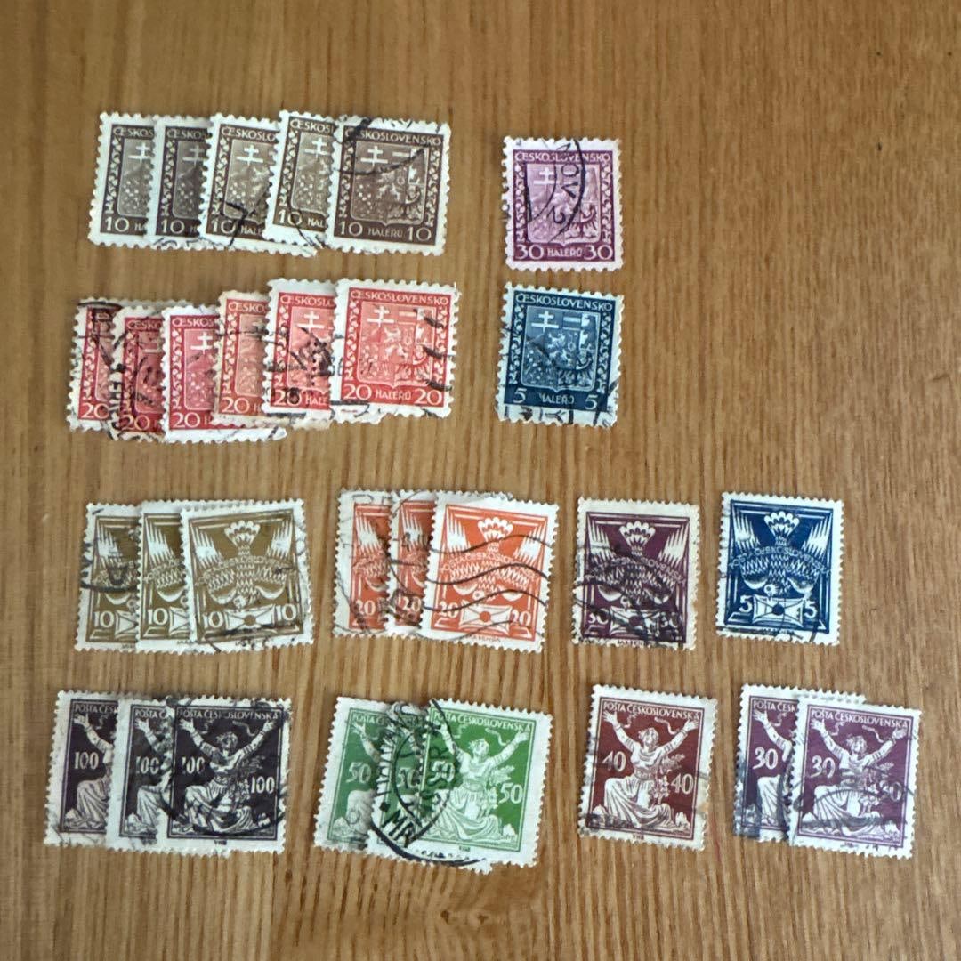 Foreign Stamps: Czechoslovakia, small size, featuring national emblems, 12 designs, a total of 30 (1 of 4)