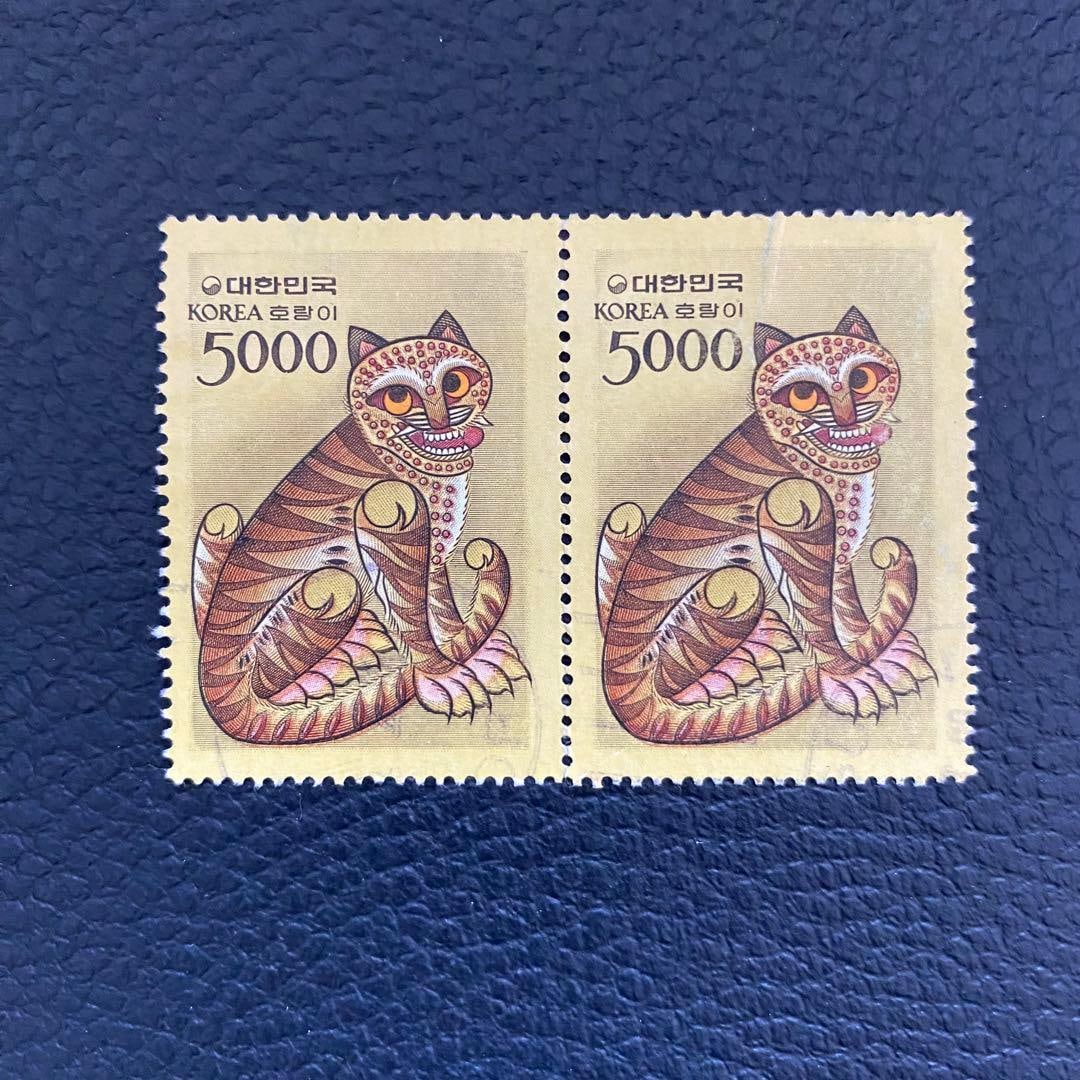 South Korean Stamps, Cat Design, 5000 Korean Won, Set of 2, Used, For Collection: 5000 Korean Won Stamp Featuring a Cat Design Type: Stamp Denomination: 5,000 Korean Won Design: Cat Illustration Issuing Country: Korea Condition: Unused