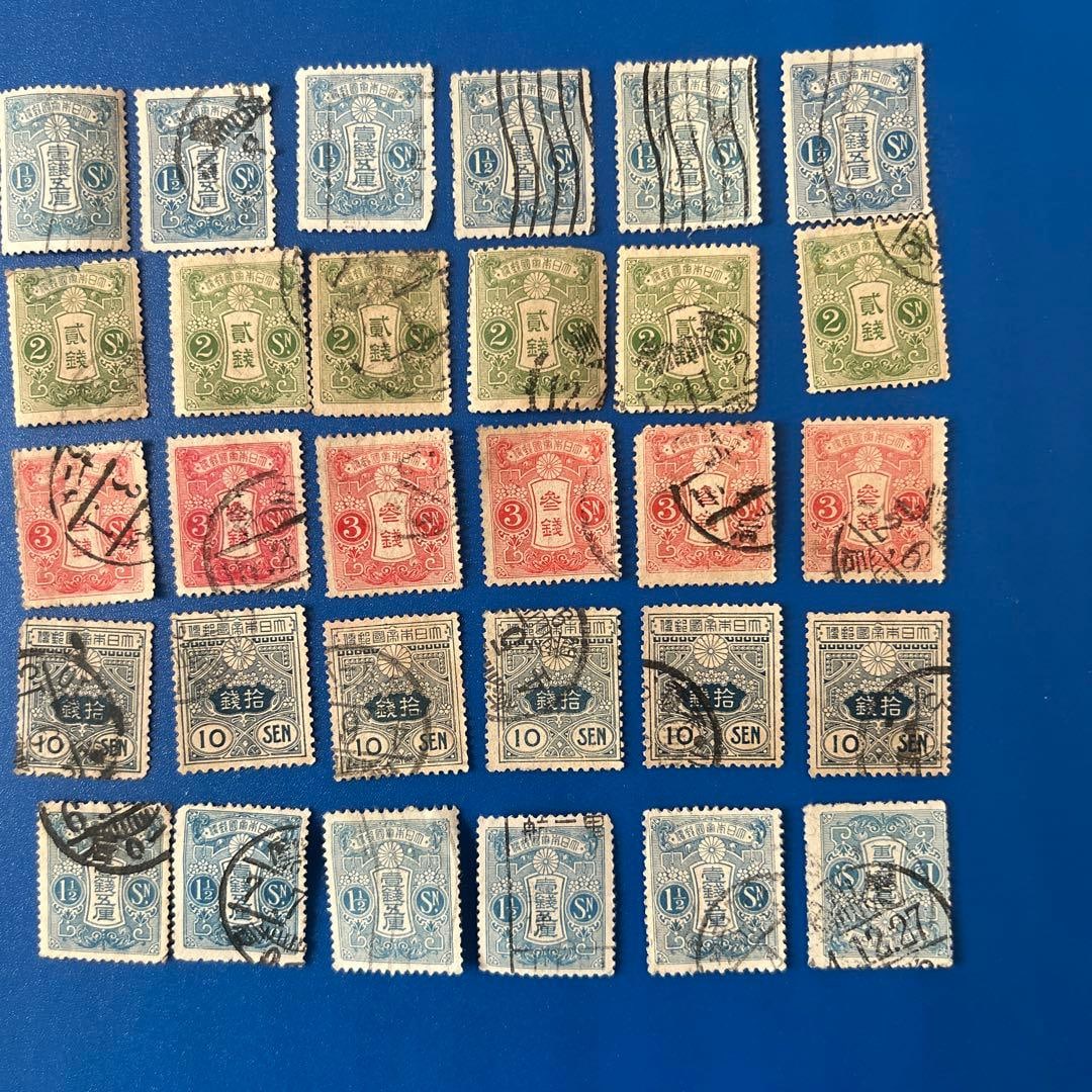 A set of 30 used Taisho period paper seals (4 designs). The seals shown in the images will be sent. (1 of 1)