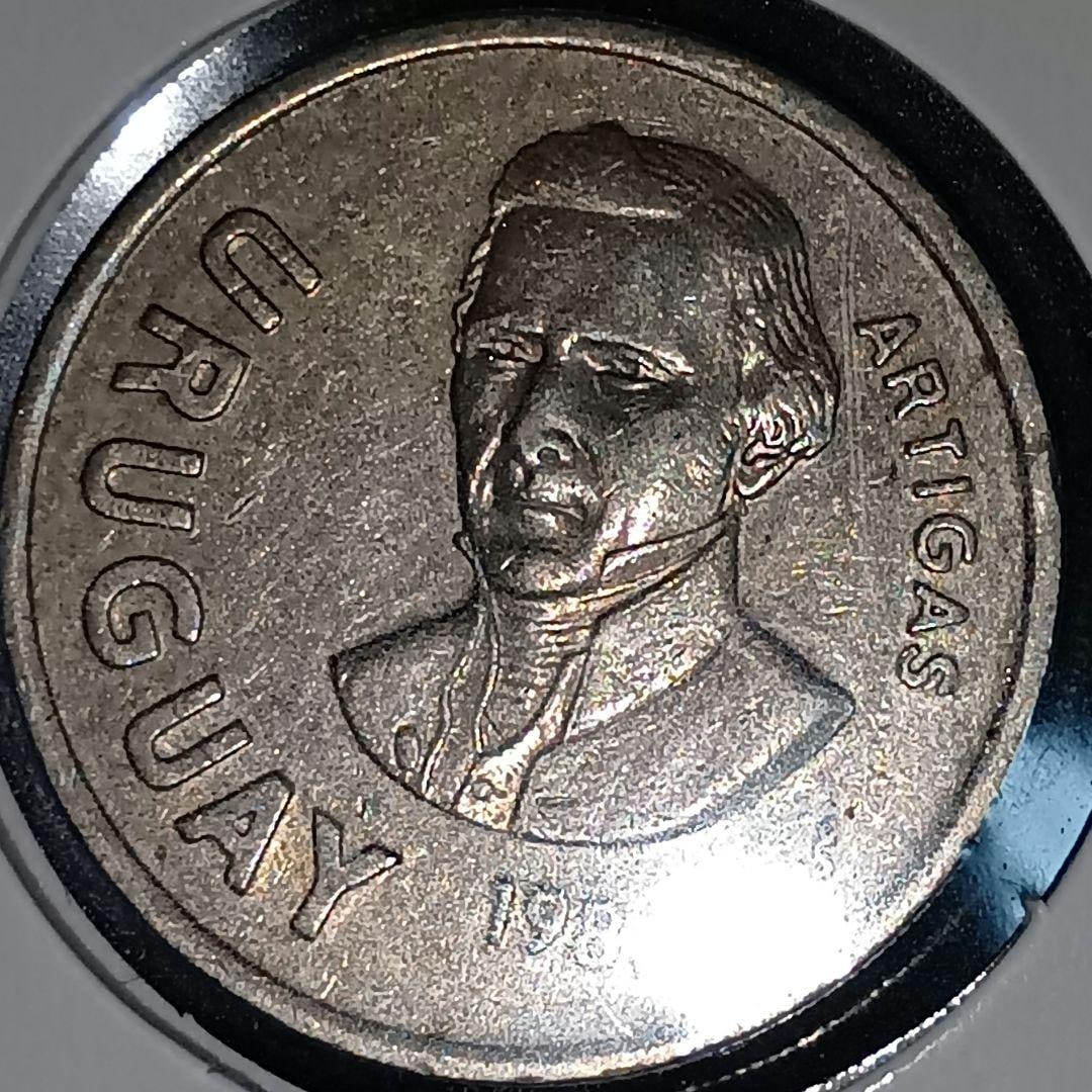 Uruguay 10 N$ Coin, Artigas, 1976: A 1981 coin issued by Uruguay with a denomination of 10 Namibian Dollars, featuring the portrait of Artigas. Country: Uruguay Figure: Artigas Year: 1981 Denomination: 10 Currency Symbol: N$