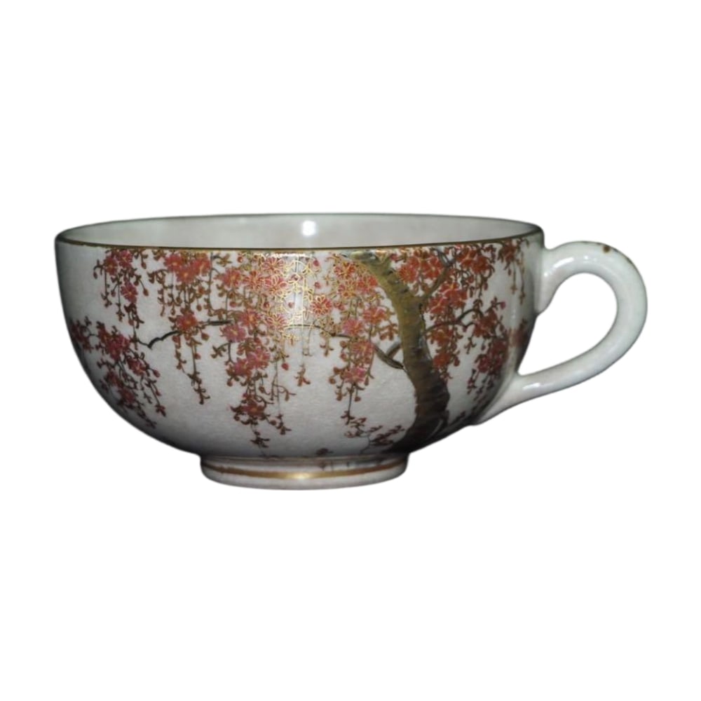 Meiji Period Kyoto Satsuma Ware Teacup, crafted by Ogurisu. Tea Ceremony Utensil.: Product Description Height approximately 4.9 cm, diameter approximately 9.8 cm As illustrated, this is a Meiji period Kyoto Satsuma ware tea cup crafted by Ogurisu. The body of the cup exhibits some s