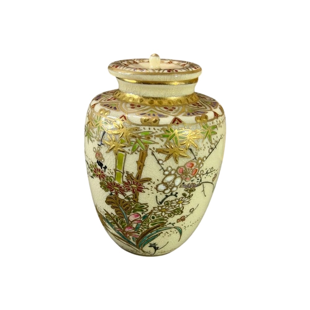Tea Ceremony Utensil: Kinkazan Satsuma Ware Tea Caddy, with Original Box, Gilded Decoration, Unused,: Tea Ceremony Utensil: Kinkazan Satsuma Ware Tea Caddy, with Original Box, Gold Decoration, Unused, Well Preserved, from a Former Family Collection, Antique Artwork. Condition: Excellent condition, exa