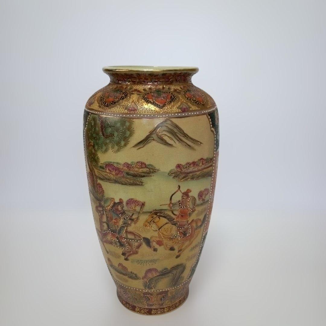 Antique Satsuma Vase, decorated with samurai and floral motifs. (1 of 13)