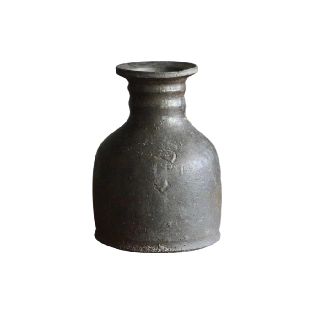A rare and finely crafted Edo period Buddhist vase. (1 of 16)