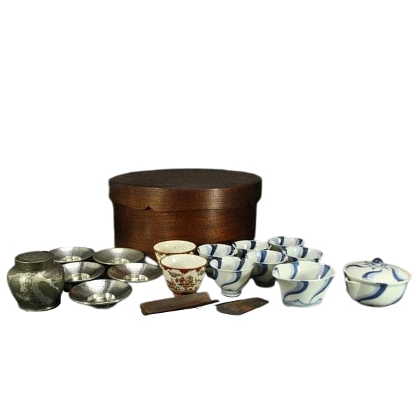 Shunbao Sencha (Green Tea) Set: Tin Tea Caddy, Tea Saucer, and Tea Leaf Box (1 of 15)