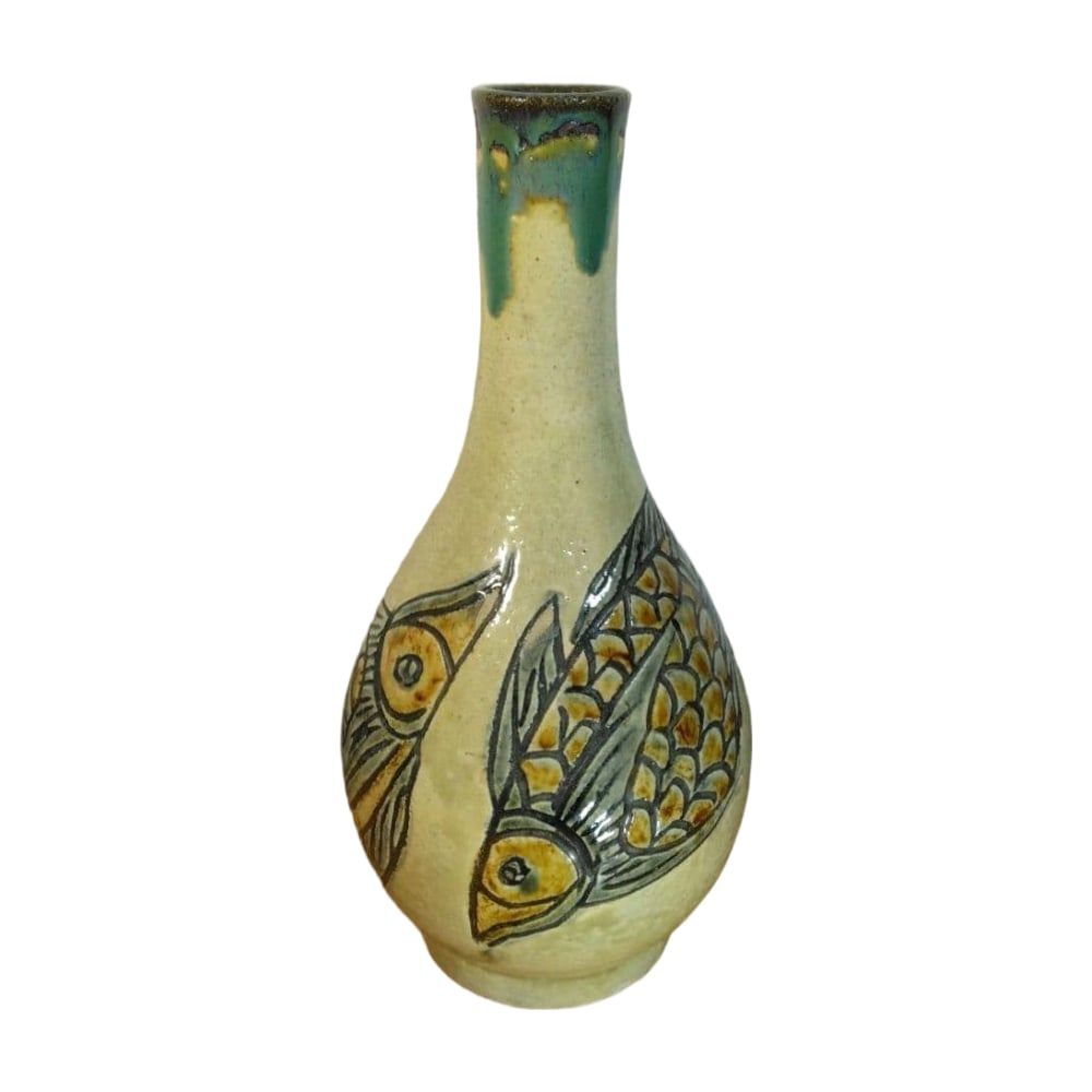 National Treasure Jiro Kinjo, Fish Motif Crane Neck Vase, with Bookmark and Original Box, Excellent: Guaranteed authentic, in perfect condition. Approximately 25.6 cm in height and 12.6 cm in width. This is a finely crafted crane-neck vase. The form, placement, and expression of the fish are exemplar