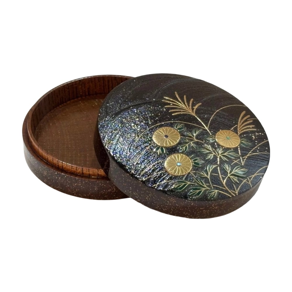 Tea Ceremony Utensils: Yoshida Kasei Chrysanthemum Lacquer Incense Box, with Original Box (1 of 12)