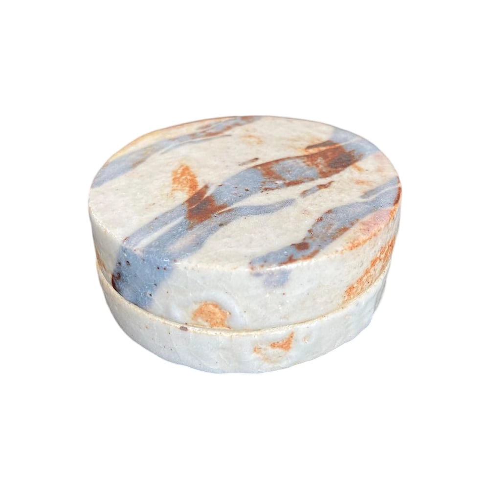 Shino Ware Incense Box, "Made by Nonaka Harukiyo," with Original Box, Tea Ceremony Utensil: Nonaka Haruki was born in 1906 (Meiji 39). In 1932, he studied under Seto's Hayakawa Haruyasu, learning the Shino ware technique. He established a pottery studio in Midori Ward, Yokohama City, and beg