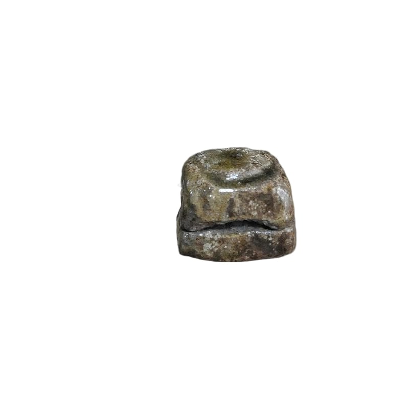 Shigaraki-yaki incense box, with original box.: This is a Shigaraki ware incense box, accompanied by an old matching box. Dimensions Height 4.3 cm, Width 5.0 cm No pottery mark. According to a Shigaraki ware pottery expert, this piece is likely fro
