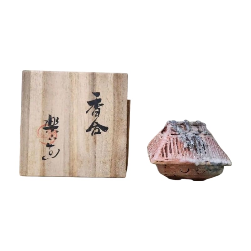 Rakuyaki, Koya-style incense box, wooden box, tea ceremony utensils.: This is an incense box made from Raku ware. Width approximately 7.5 cm Height approximately 6 cm It appears somewhat aged, but it is in good condition.