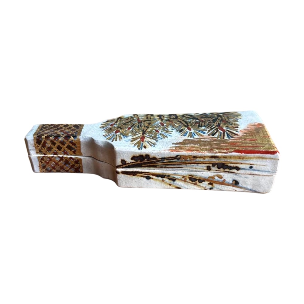 Hagoita Kogo by Azan Jin, with Tomobako.: Hagoita Kogo by Azan Jin, with Tomobako It is certainly very suitable for the tea ceremony, but it is also a great interior decoration or gift. Dimensions Diameter: approximately 12.3 cm Height: