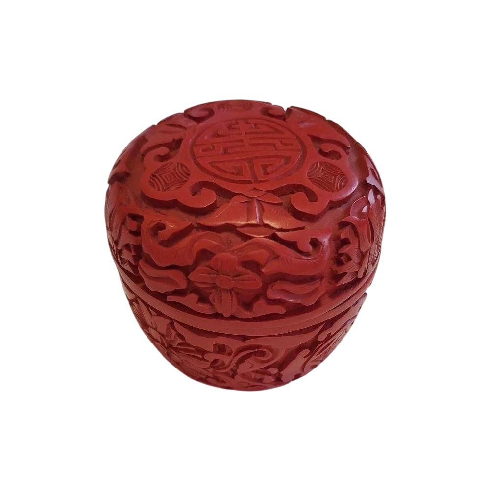 Chinese Traditional Craft: Carved Lacquerware: The auspicious character is prominently engraved on the top of the lid, surrounded by intricately carved floral and auspicious patterns. The deep vermilion color and three-dimensional design are exqui