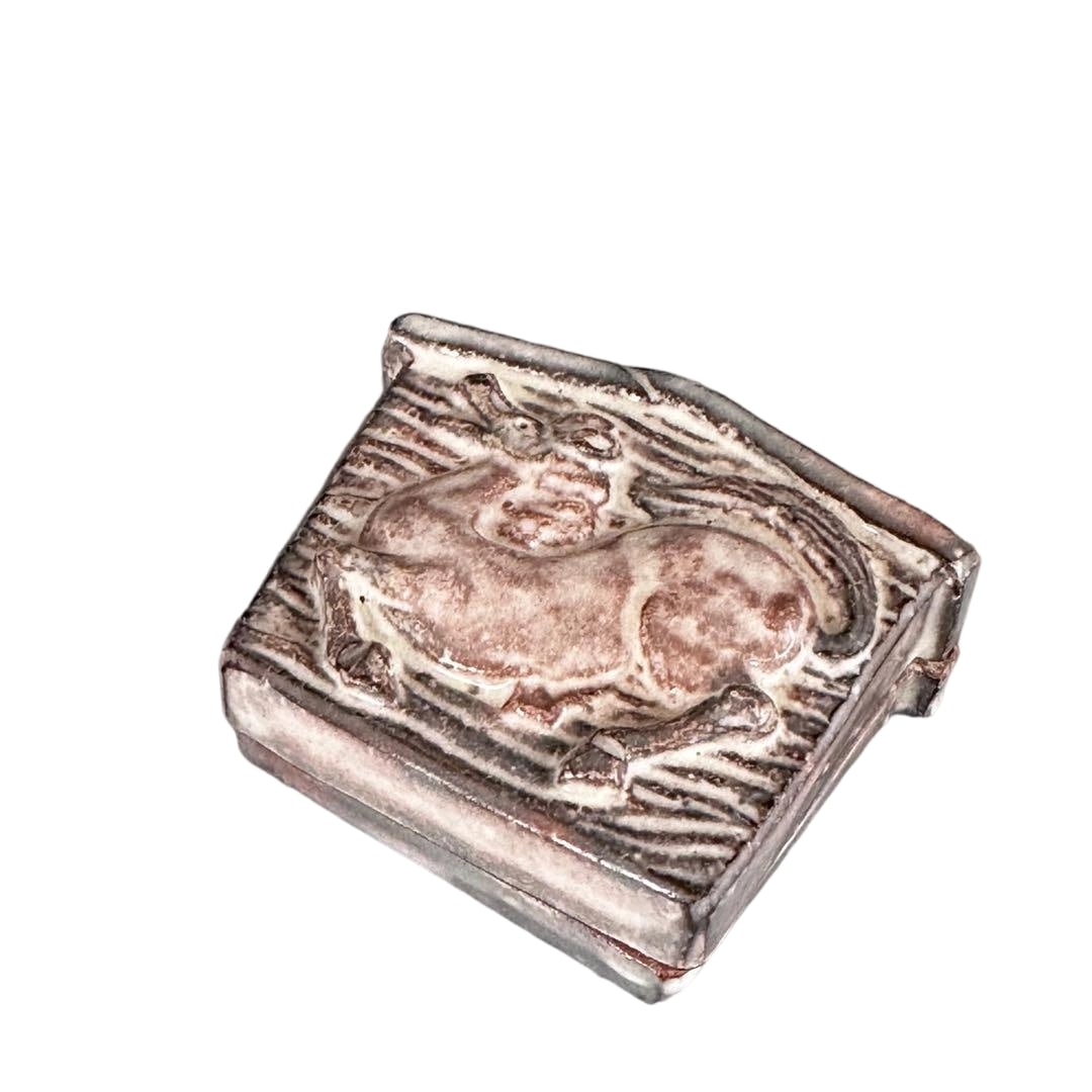 Incense Box by Ma, produced by Ruifeng, with original box.: Ema, Incense Box, Produced by Zuifu, with Original Box Dimensions Diameter 5.2 x 6.4 cm, Height 2.5 cm Condition Good, no significant scratches Accessories Original Box, Original Cloth