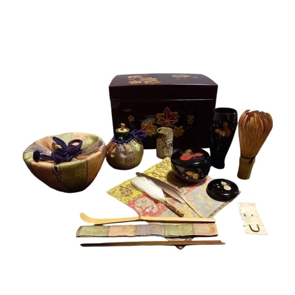 Lacquer tea caddy, decorated with maki-e designs of maple leaves, clouds, and brocade patterns. (1 of 9)