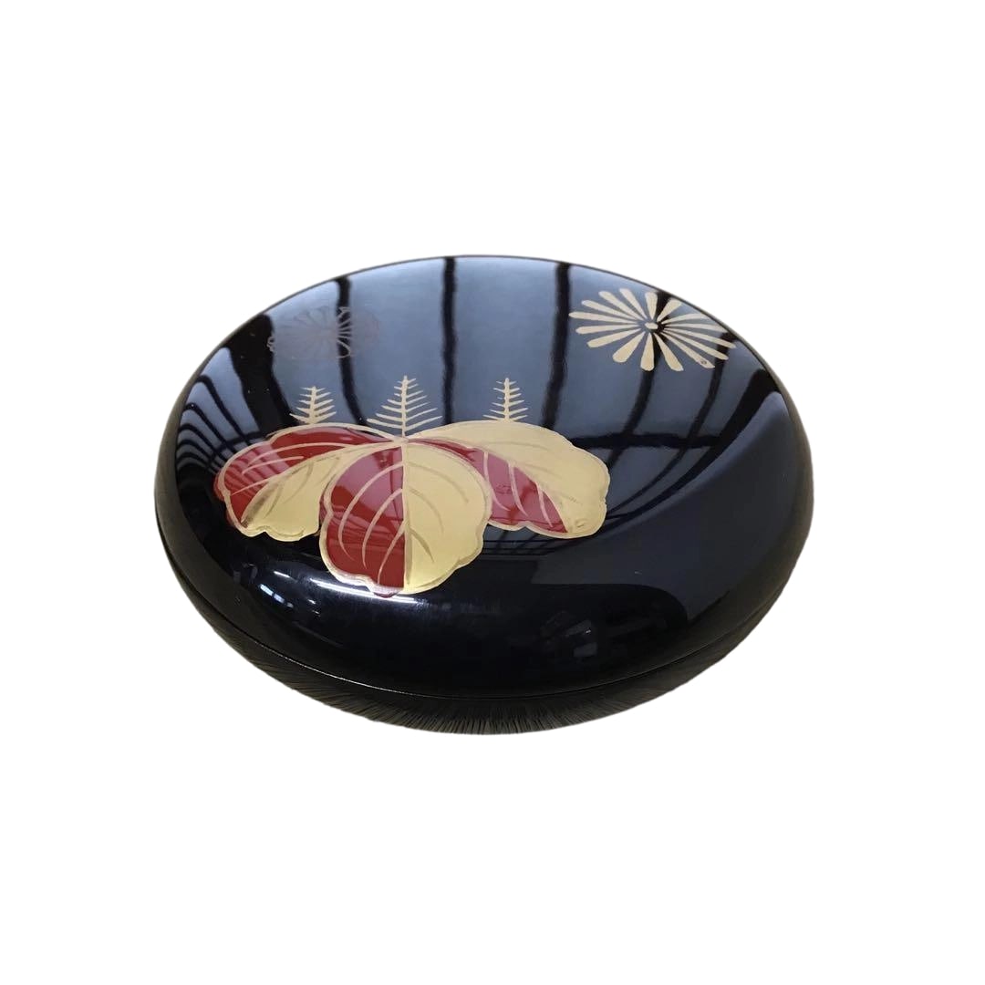 Tea Ceremony Utensils: Incense Box with Family Crest-like Floral Pattern, Housed in a Paper Box (1 of 20)