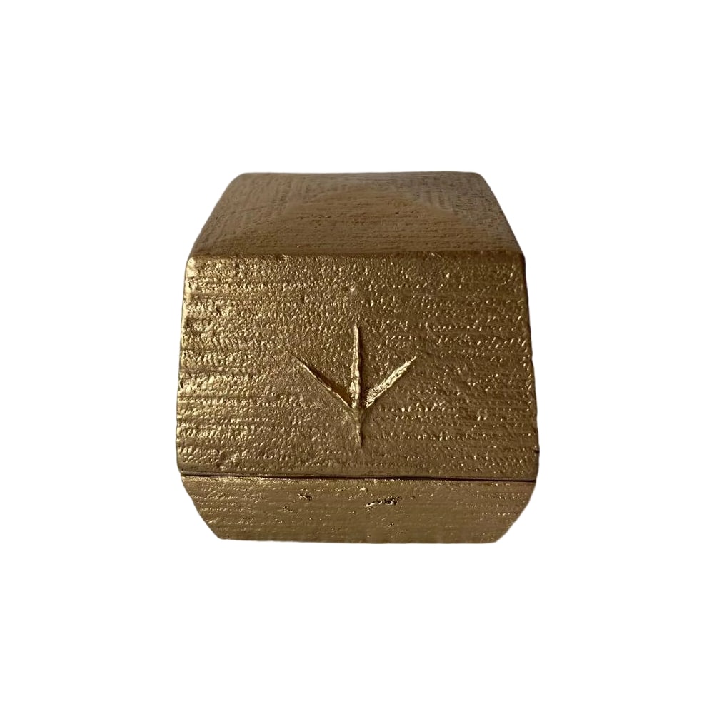 Haneda Shugoro bronze box, with original box, sculptor's work.: This is a brass incense box crafted by Hasuda Shugoro, a recipient of the Order of Culture and hailed as a pioneer of modern metalwork. This piece is considered a masterpiece, perfectly embodying Mr. 