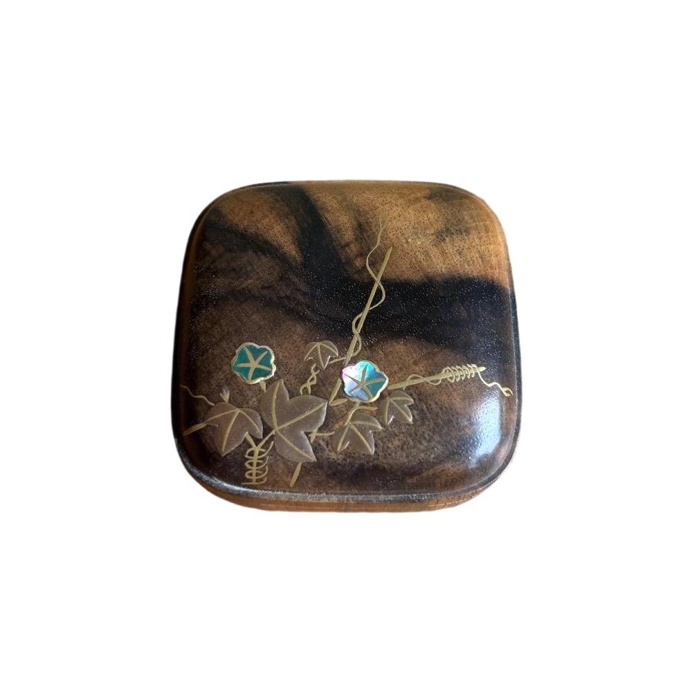 Kurokaki Shiho Kogo "Asagao" Dojo Soko Saku Tomobako: Dimensions Diameter: Approximately 5.5 cm Height: Approximately 2 cm Condition No cracks or losses Other: Good condition