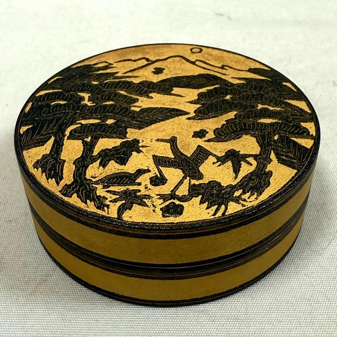 Goto Yujo lacquer incense box (1 of 9)