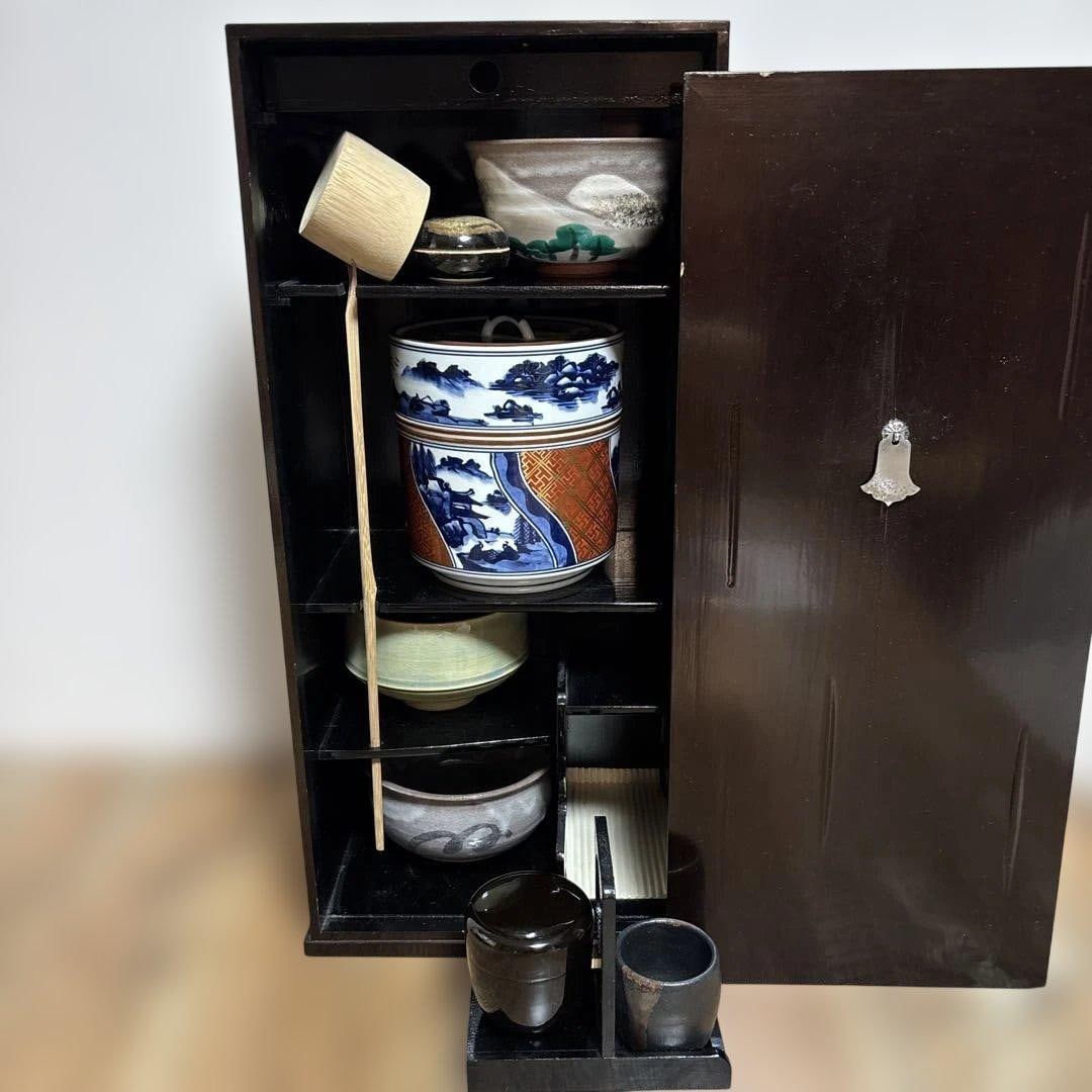 Tea ceremony utensils, set of 10, housed in a rectangular box (black lacquer finish). (1 of 20)