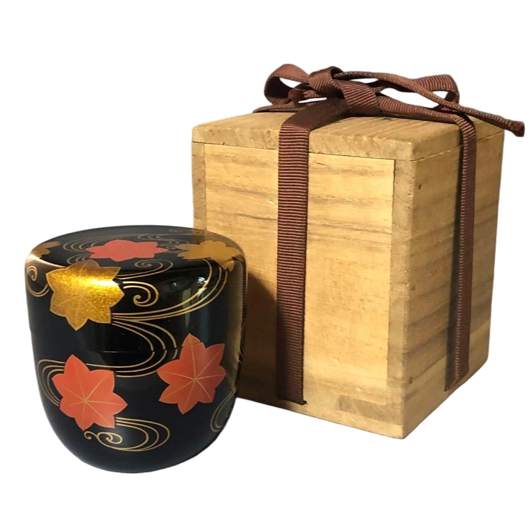 Tea Ceremony Utensil: Tatsutagawa Maki-e Flowing Water Pattern Maple Leaf Natsume (Tea Caddy) (1 of 11)