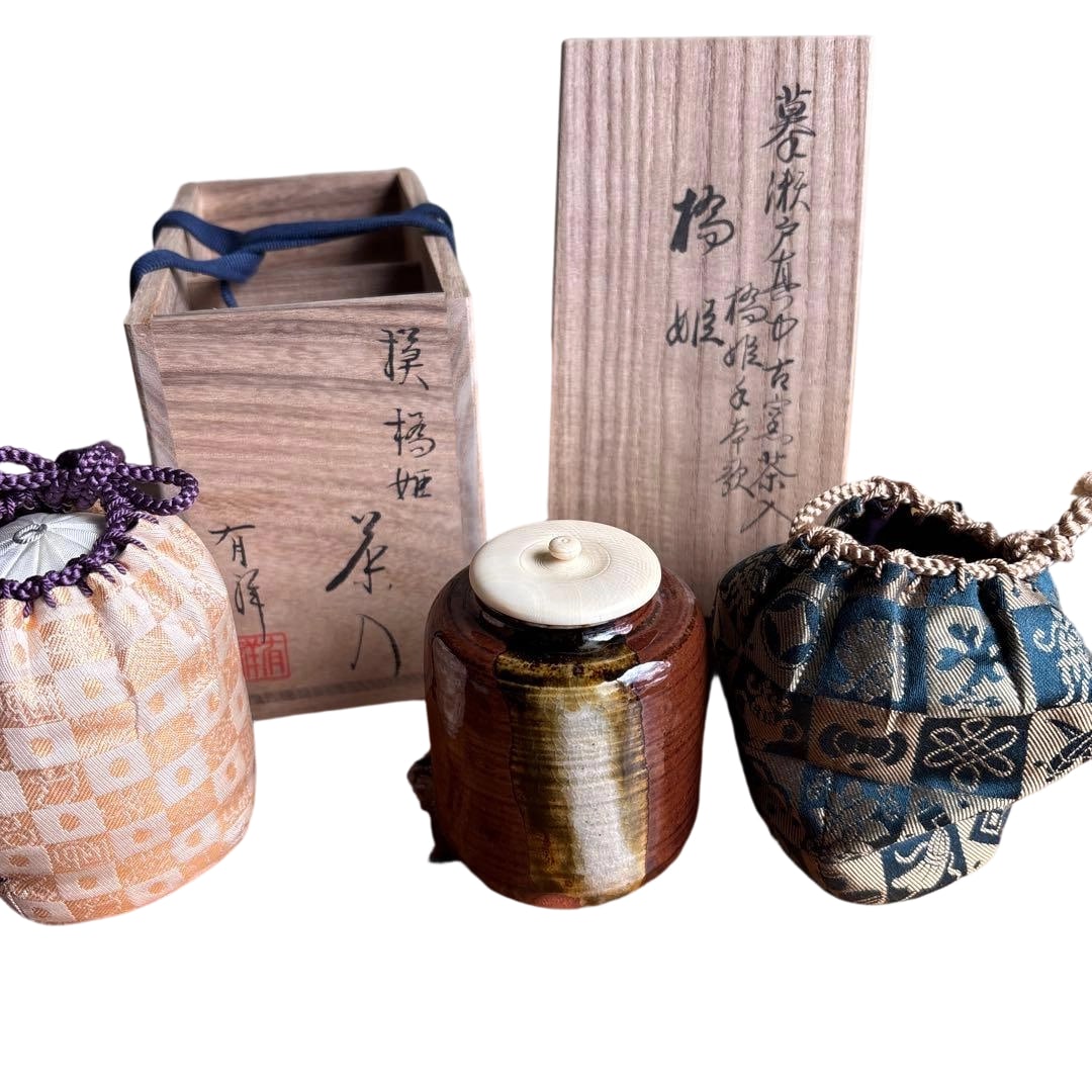 Tea caddy "Hashihime" by Sasada Yusho, with protective cloth cover (floral pattern stone pavement (1 of 16)