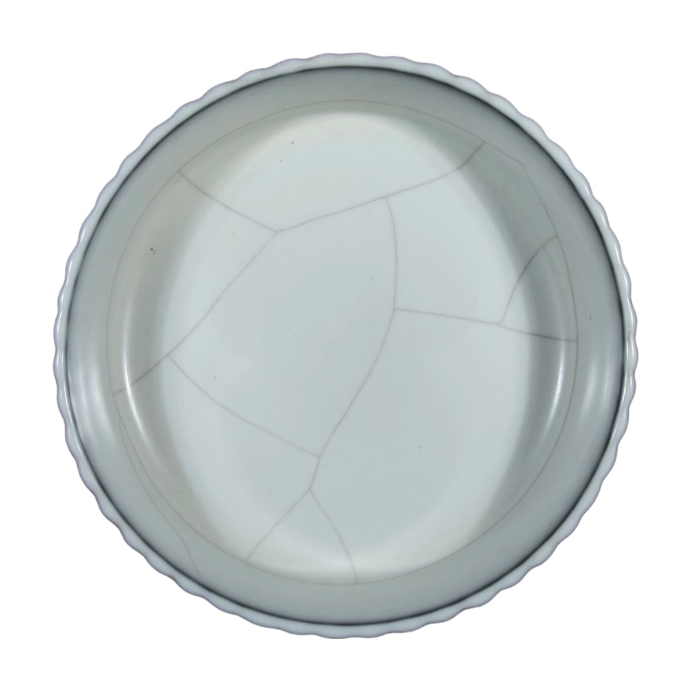 Song Dynasty Guan Kiln Moon White Glaze Washer: This Song Dynasty Guan kiln moon white glaze washer features a glaze as gentle as moonlight, with delicate crackle patterns adding to its ancient charm. The simple and elegant shape reflects the