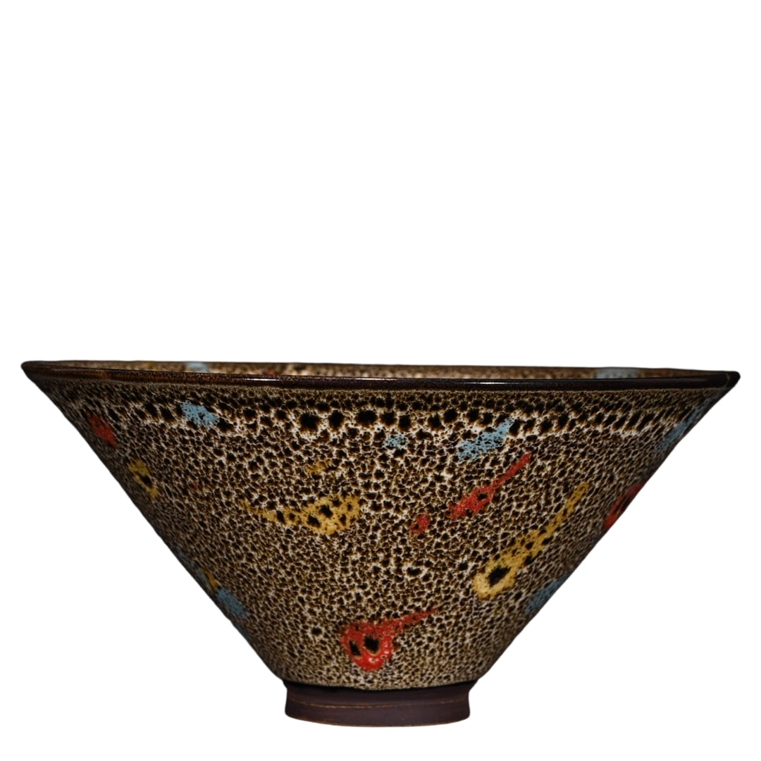 Song Dynasty Jian Ware Bowl: This Song Dynasty Jian ware bowl, with its unique glaze and exquisite craftsmanship, reflects the exceptional skills of ancient artisans. The bowl is in a conical shape with smooth lines, and the