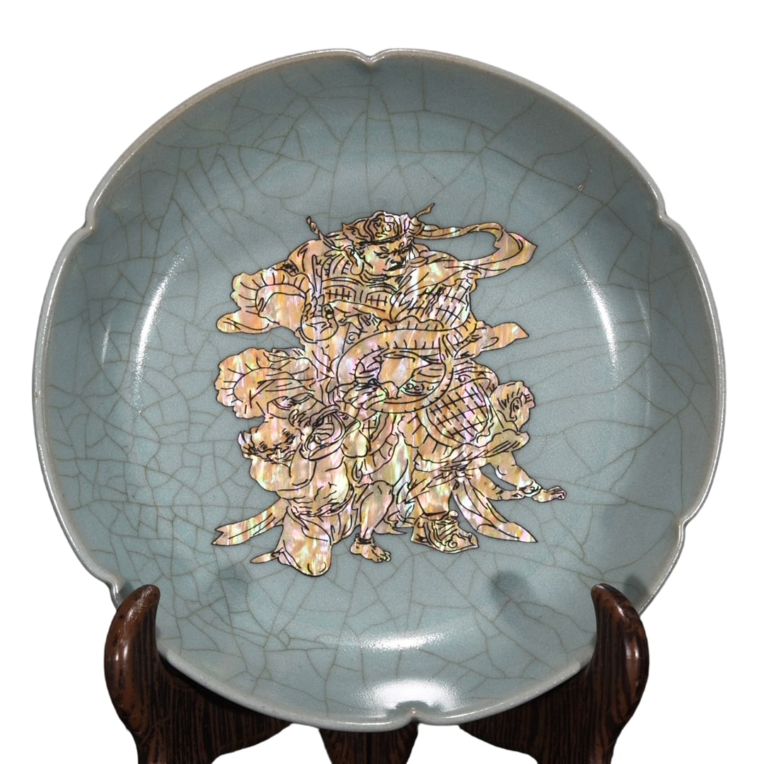 Song Dynasty Ru Kiln Lacquer Inlay Shell Figure Lobed Mouth Washer: This Song Dynasty Ru Kiln lacquer inlay shell figure lobed mouth washer, with its elegant celadon glaze and exquisite lacquer inlay craftsmanship, represents the pinnacle of Song Dynasty aesthetic