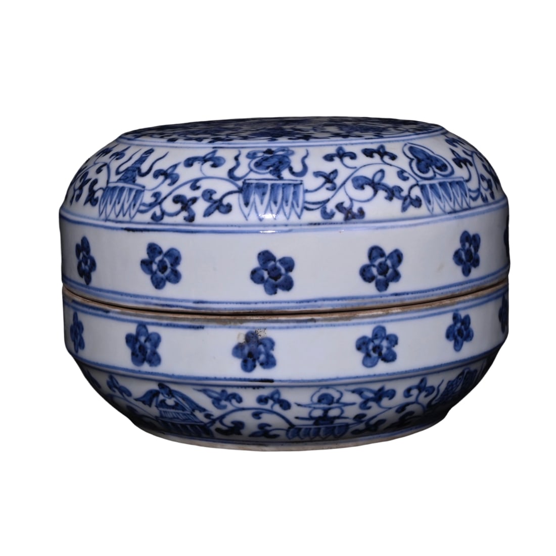 Ming Xuande Blue and White Floral Eight Treasures Fruit Box: This blue and white floral eight treasures fruit box is a precious artifact from the Ming Xuande period, showcasing the exceptional craftsmanship of Ming dynasty blue and white porcelain. The box