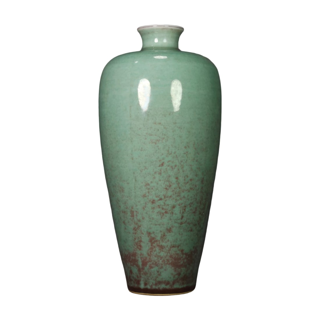 Qing Dynasty Yongzheng Langyao Green Meiping: This Langyao green meiping originates from the Yongzheng period of the Qing Dynasty, with a glaze as lustrous as jade, showcasing the exquisite craftsmanship and unique beauty of Yongzheng porcelain.
