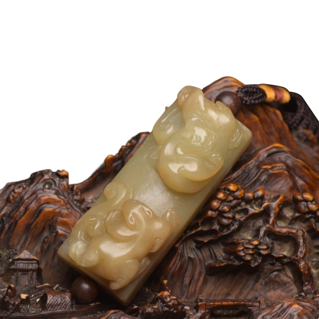 Hetian jade pendant (1 of 10)