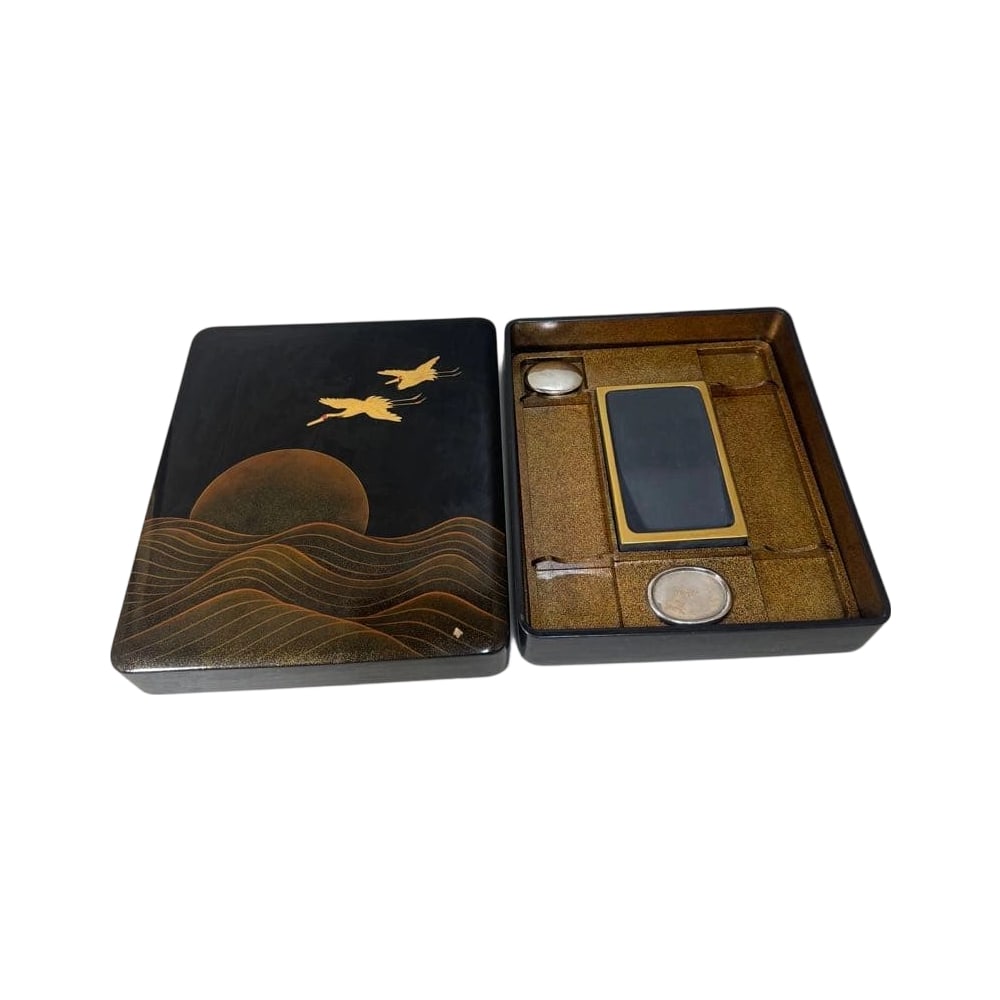 High-quality Japanese lacquerware, gold inlaid with a sunrise and crane motif, document box, (1 of 16)