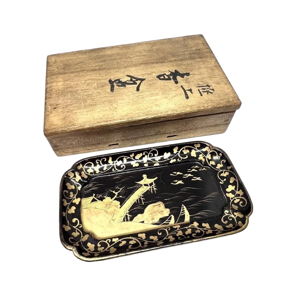 Edo period rectangular tray with maki-e landscape design, original box, gold leaf decoration, with (1 of 9)