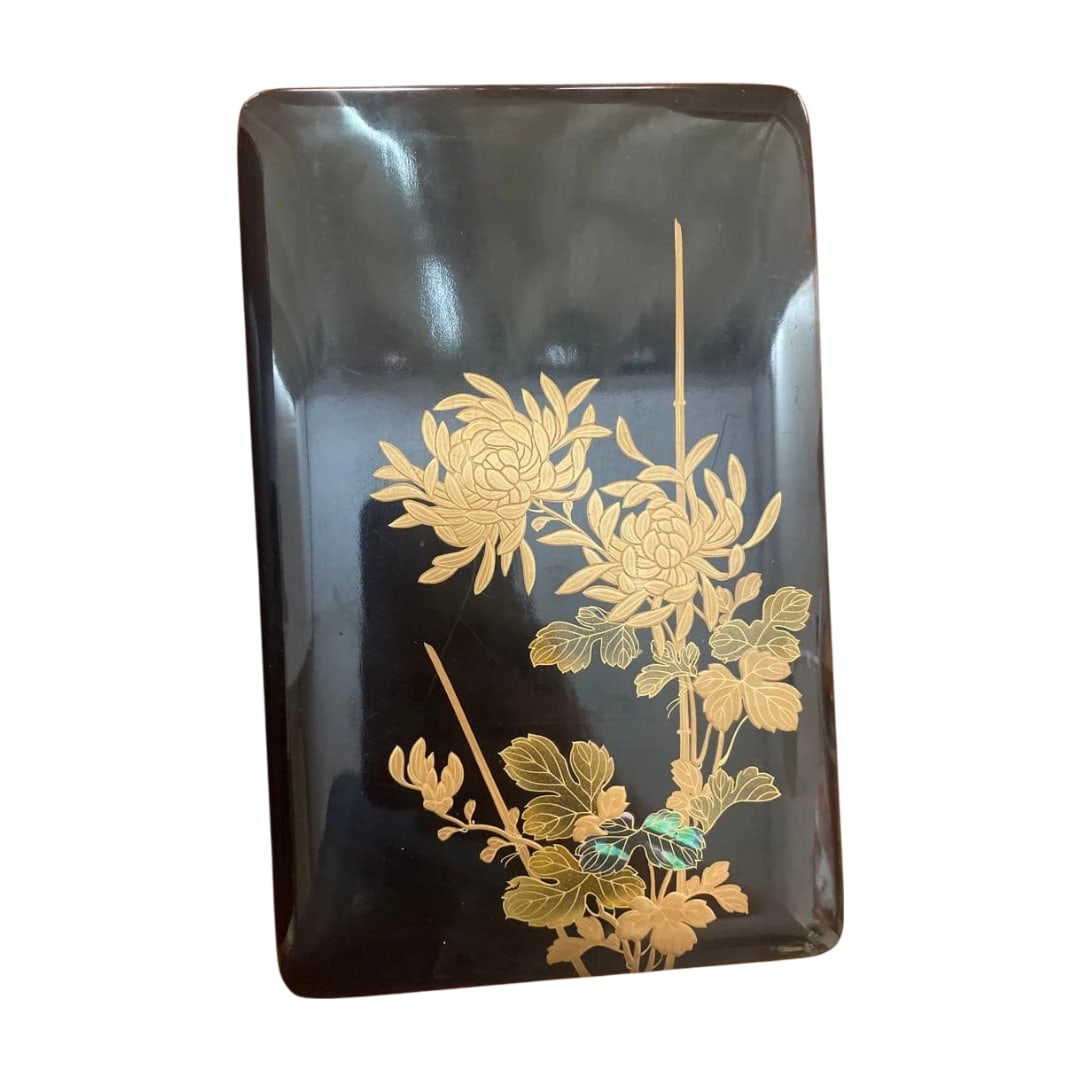 Maki-e lacquer decoration, nashiji texture, mother-of-pearl inlay, wooden inkstone/document box.: This lacquerware piece is in good condition. Without a box, it is from the Meiji or Showa period. The front is adorned with maki-e (gold lacquer) and mother-of-pearl inlay. It is very elegant. The int