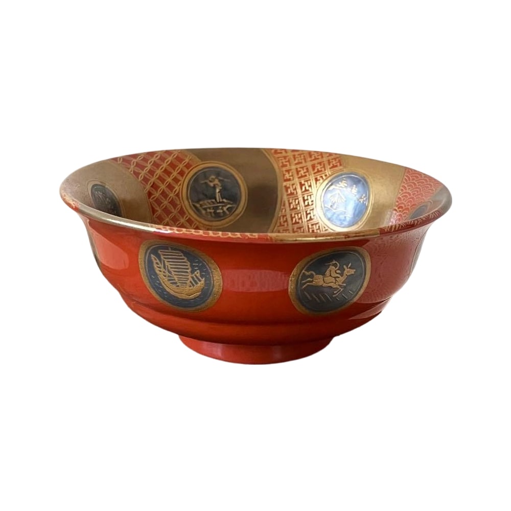 Shu-nuri Shozui Makie Sakazuki Shuki Guinomi: This is an exceptionally exquisite lacquer cup.The main body is undamaged, but the paper affixed to the lid has deteriorated, with some parts becoming difficult to discern.Diameter: 6.8 cm Height: