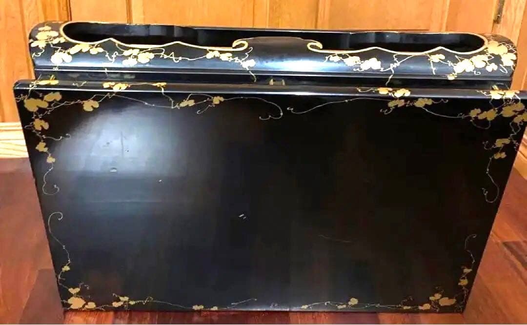 Large Lacquerware Flower Stand with Maki-e Decoration - 10