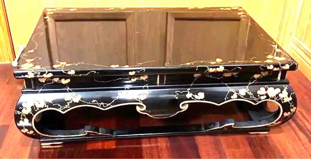 Large Lacquerware Flower Stand with Maki-e Decoration - 2