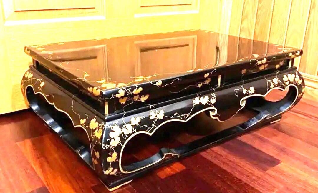 Large Lacquerware Flower Stand with Maki-e Decoration - 3