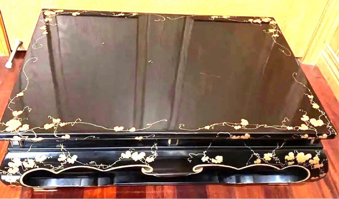 Large Lacquerware Flower Stand with Maki-e Decoration - 4