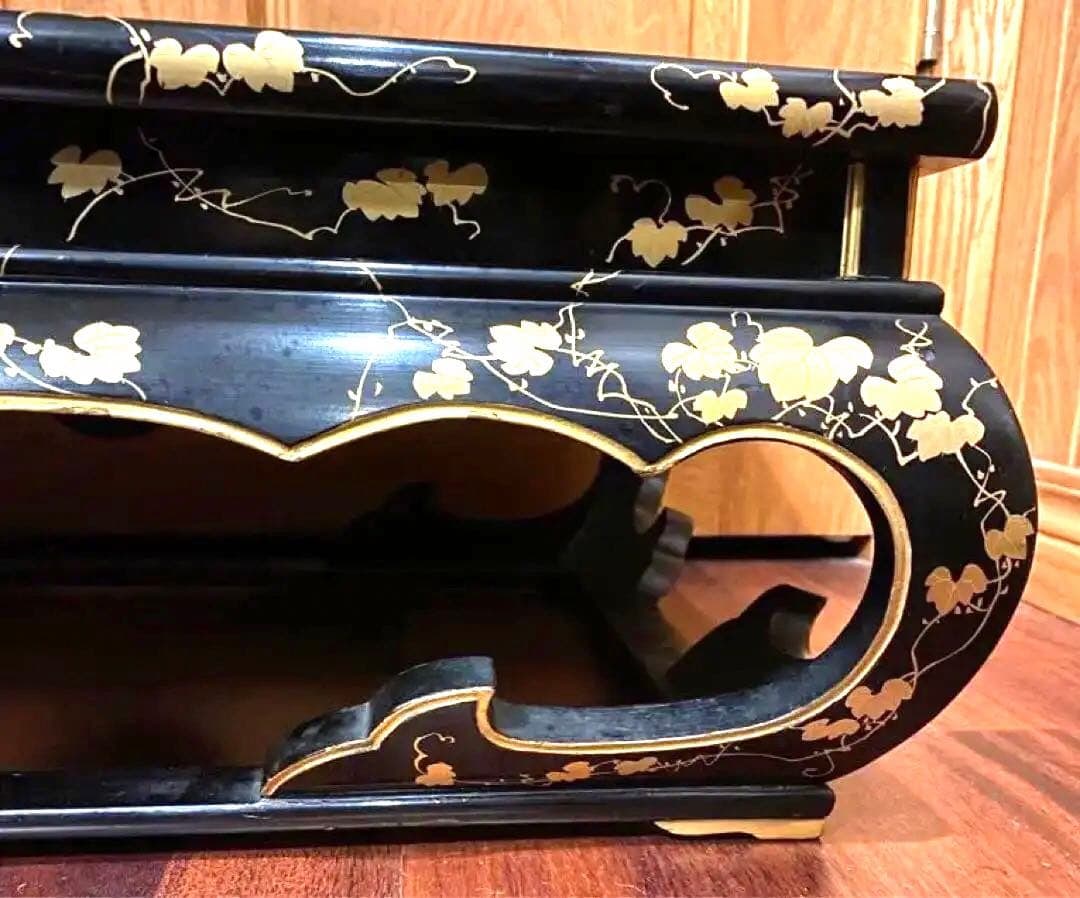 Large Lacquerware Flower Stand with Maki-e Decoration - 6