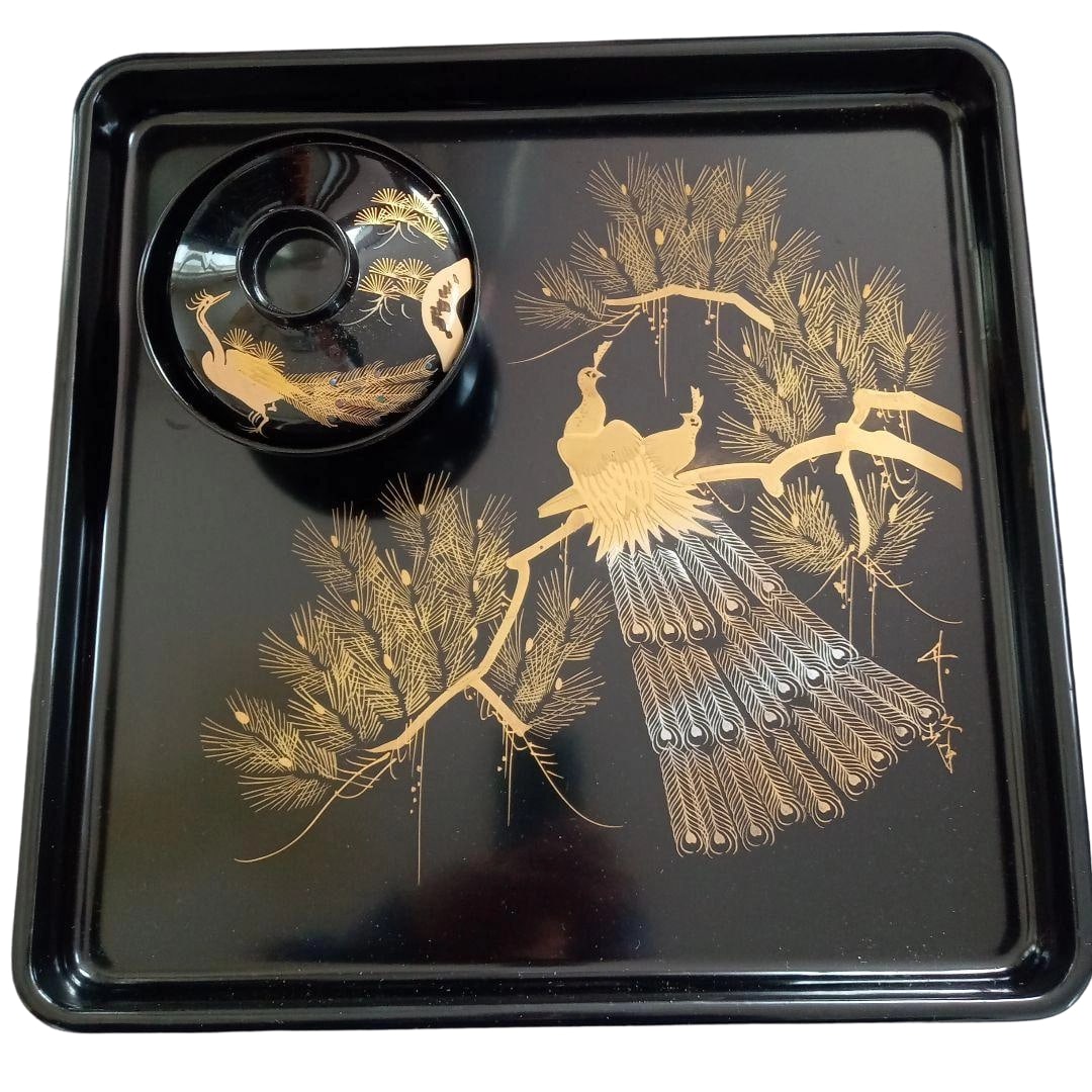 Set of 20 trays and bowls, in excellent condition.: Set of 20 trays and bowls, in excellent condition.Dimensions: Height 36 cm x Width 36 cmHeight: 5.5 cmDepth: 2.6 cm