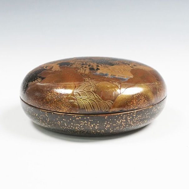 Jidai Makie Kogo Shifuku Soe Yojinbako Chadogu: Jidai Makie Kogo with Shifuku and Yojinbako, Tea Ceremony UtensilsDimensions (cm)Width: 6.9Height: 2.5