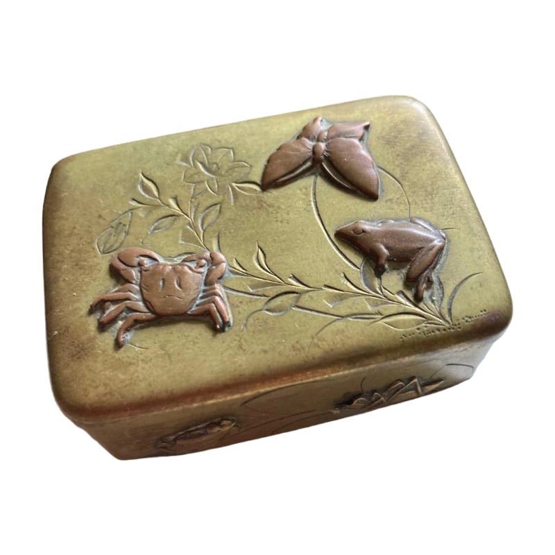 Gilt Box with Gold Frogs, Crabs, Butterflies, Grasshoppers, Dragonflies, and Other Motifs (1 of 10)