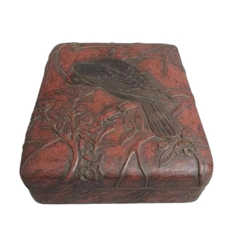 Ryukodo Kamakura-bori Bird Motif Inkstone Box: This is a period piece, a Ryukodo Kamakura-bori inkstone box with bird motifs. The dimensions (all approximate) are height 7.5cm, length 23.5cm, width 19.5cm. Due to its antiquity, there are scratches