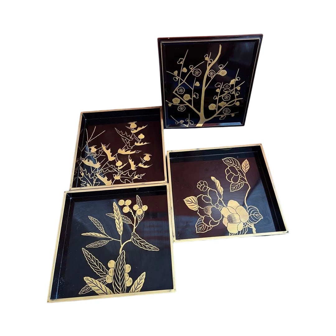 Korin depicts triple maki-e fruit pattern, plum pattern, floral pattern. (1 of 11)