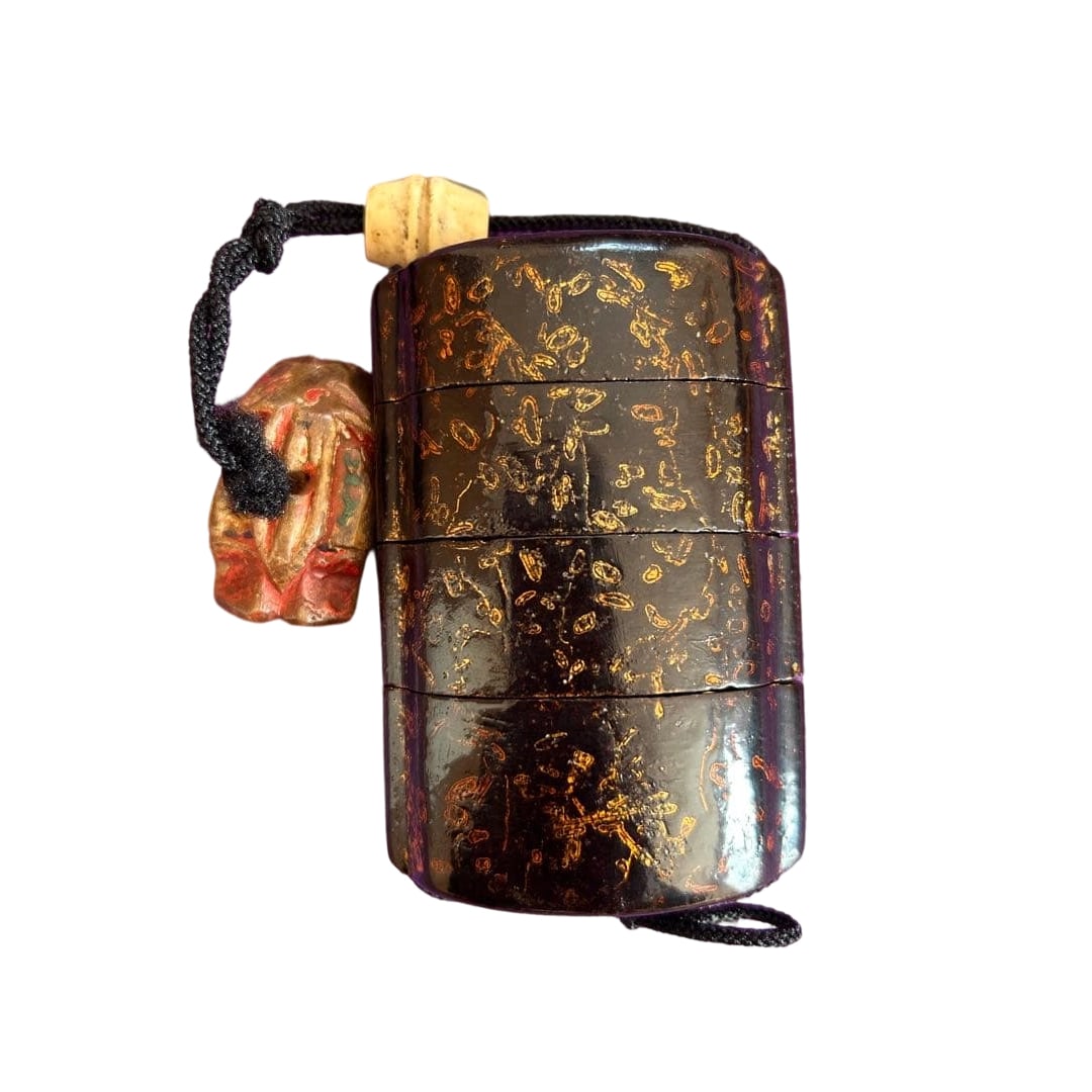 Inro, Netsuke, Komono-bako Edo to Meiji Period (1603–1912): This is an exquisite maki-e inro, a masterpiece of traditional Japanese lacquerware from the Edo to Meiji periods. More than just an antique, this piece perfectly embodies the profound Japanese