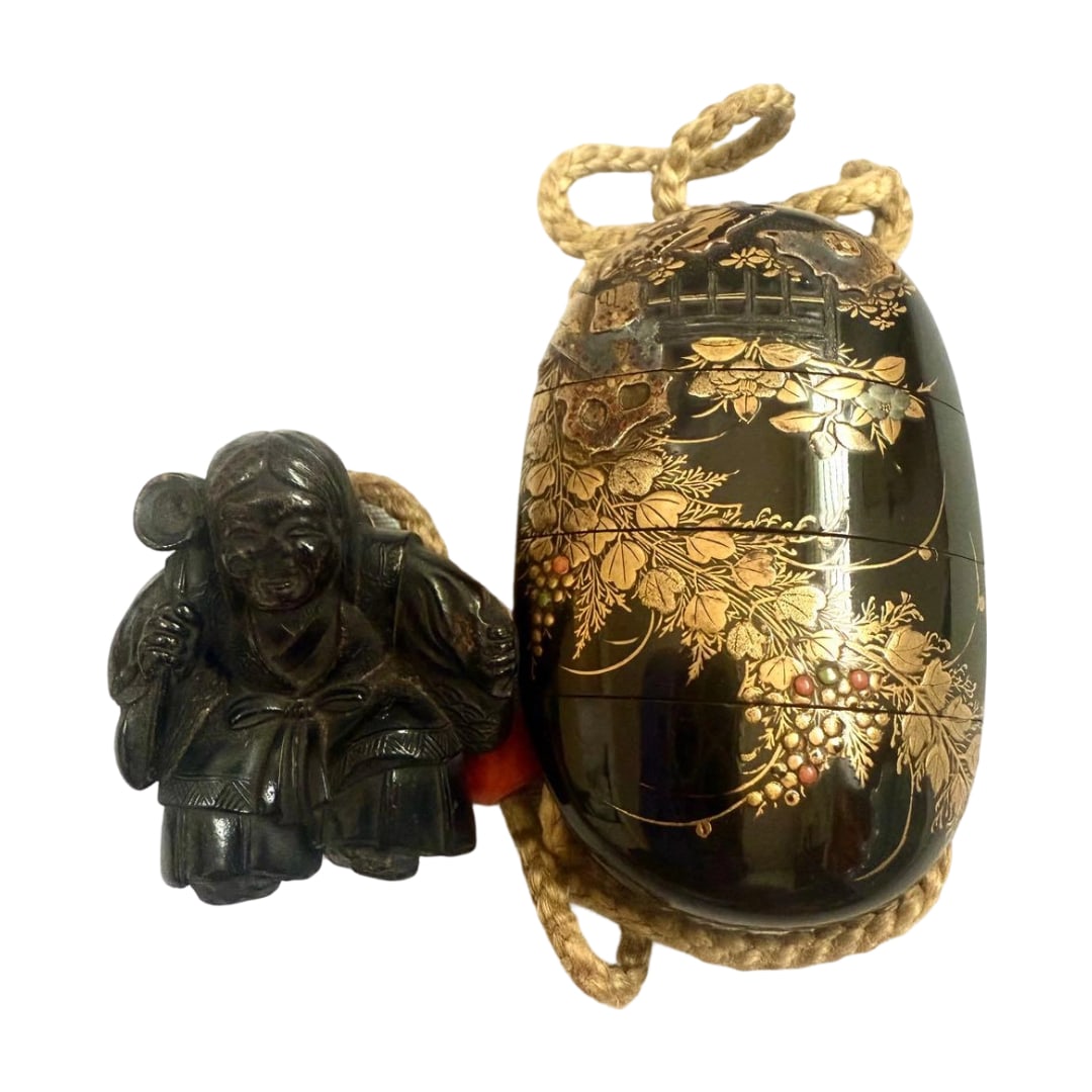 Inro with Autumn Grasses Maki-e and Zogan Detailing, Netsuke: Autumn Grasses Maki-e Inlaid Fine Work Inro 7 x 4.5 cmNetsuke 4 cmAs it is an antique, there are slight stains and scratches, but the condition is not poor.